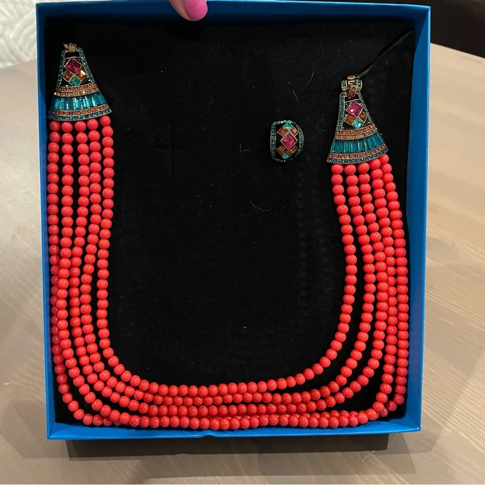 HEIDI DAUS MASTER CLAPS NECKLACE - RED & STONES - Picture 2 of 4